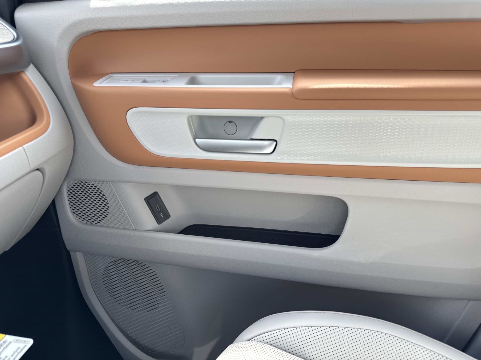 New 2025 Volkswagen ID. Buzz Pro S Plus image 28