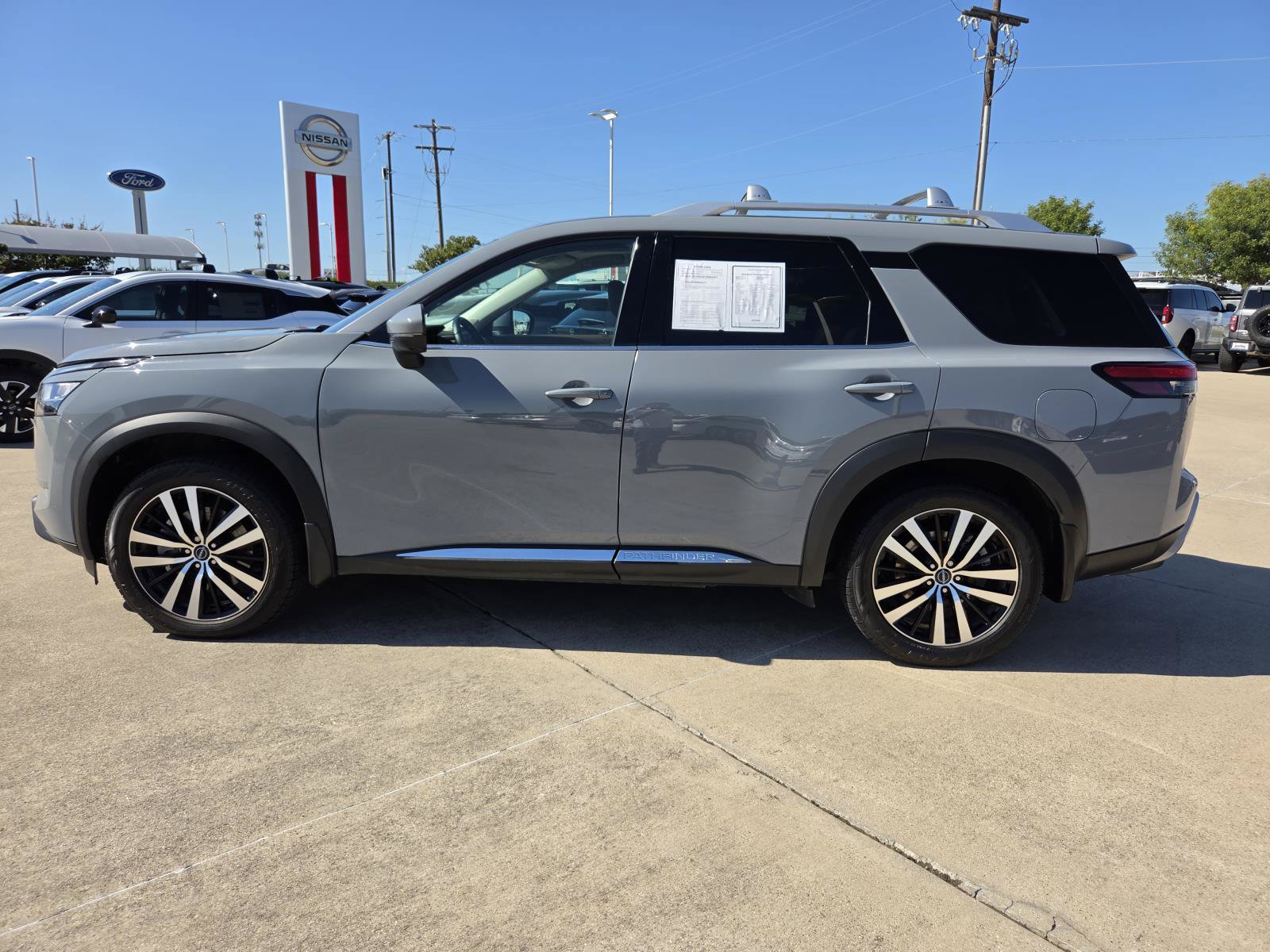 Certified 2023 Nissan Pathfinder Platinum FWD image 9