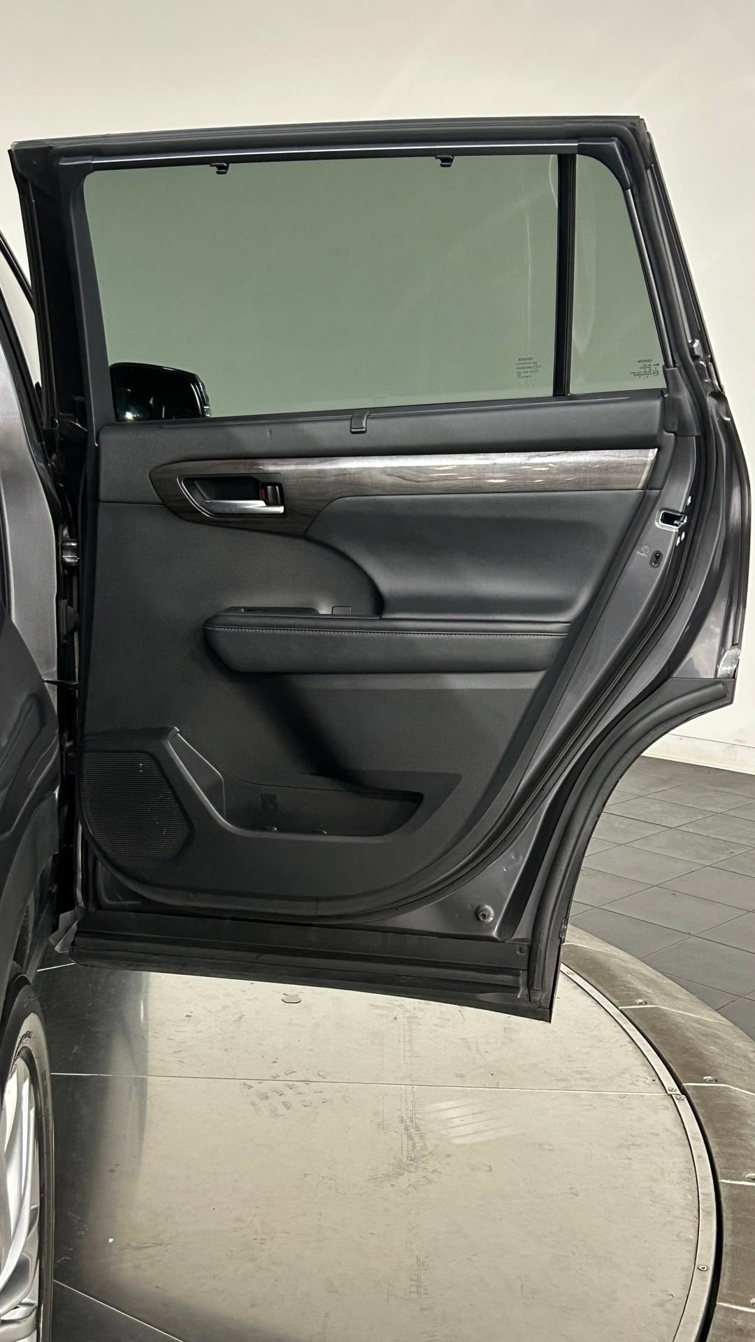 Used 2024 Toyota Highlander Platinum AWD/4WD image 65