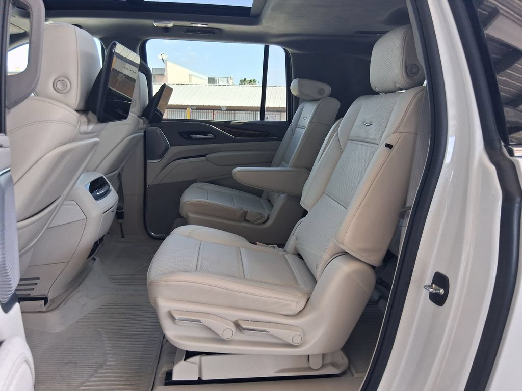 Used 2024 Cadillac Escalade ESV Premium Luxury Platinum w/ Heavy-Duty Trailer Package AWD/4WD image 19