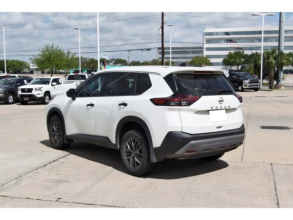 Used 2023 Nissan Rogue S image 4