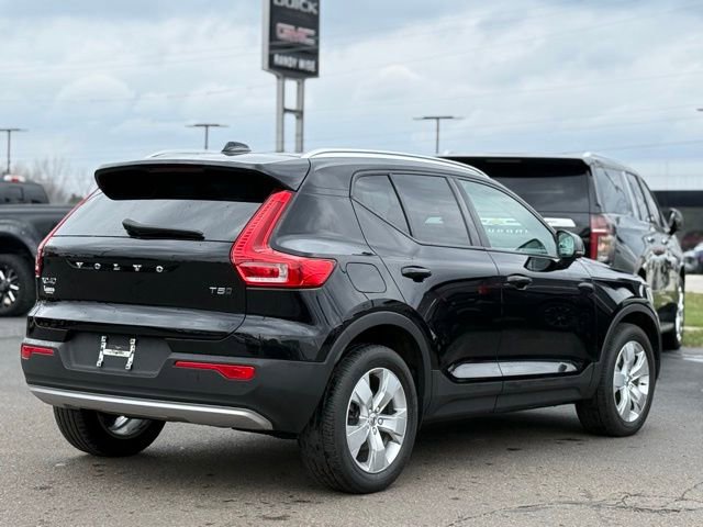 Used 2021 Volvo XC40 T5 Momentum image 38