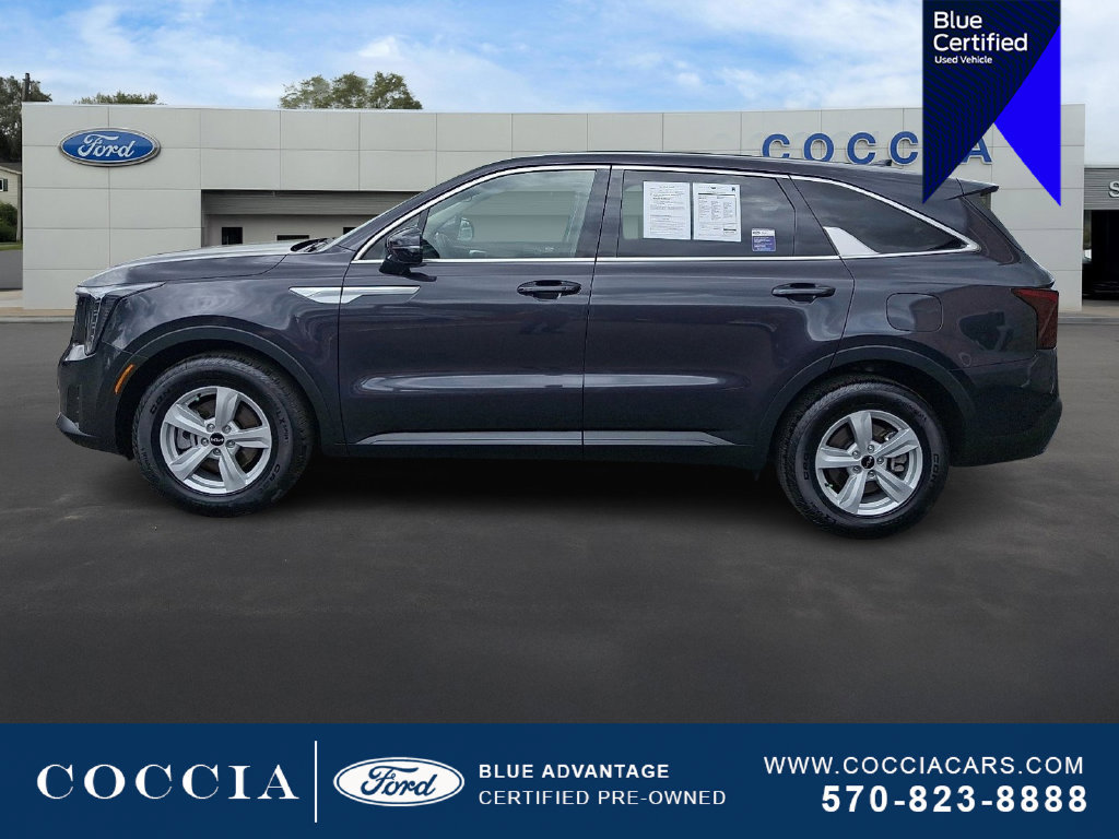 Used 2025 Kia Sorento LX FWD image 7