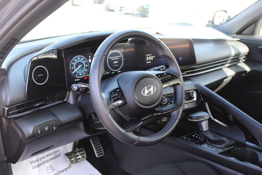 Used 2025 Hyundai Elantra SEL image 11