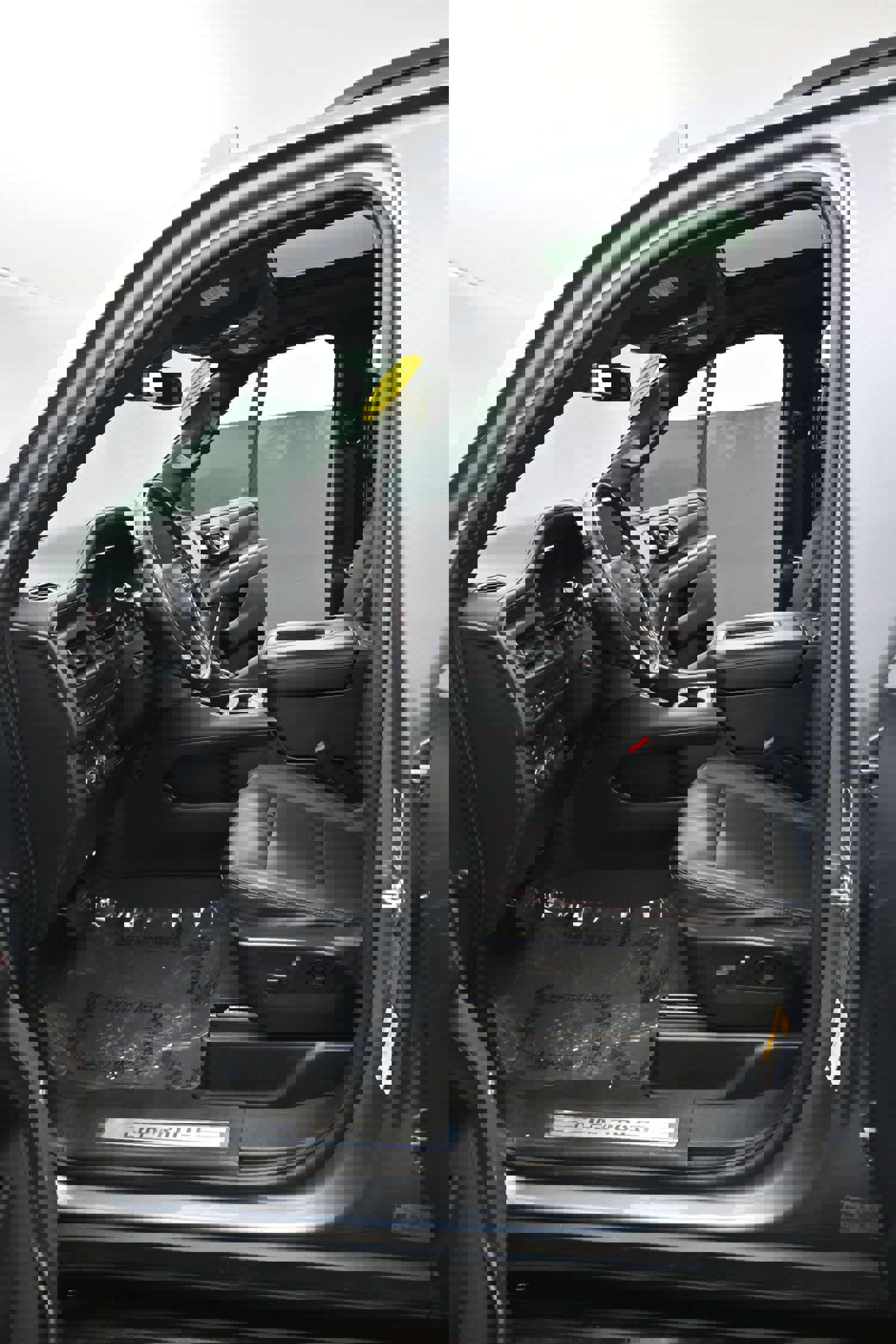 Used 2022 Chevrolet Suburban RST w/ Luxury Package AWD/4WD image 16