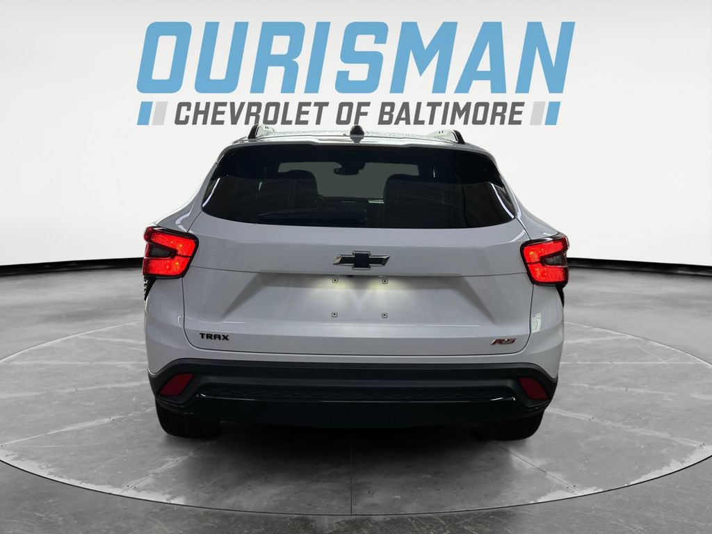 Used 2025 Chevrolet Trax RS w/ Sunroof Package FWD image 5