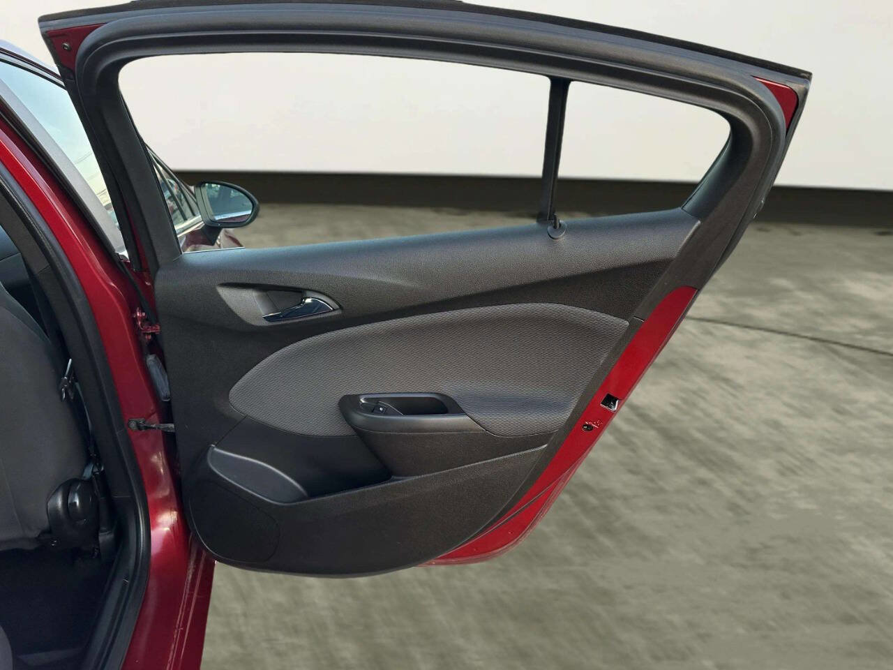 Used 2019 Chevrolet Cruze LT image 16