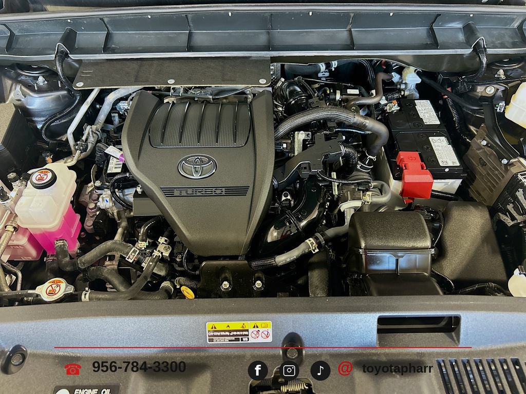 Used 2025 Toyota Highlander XLE FWD image 30