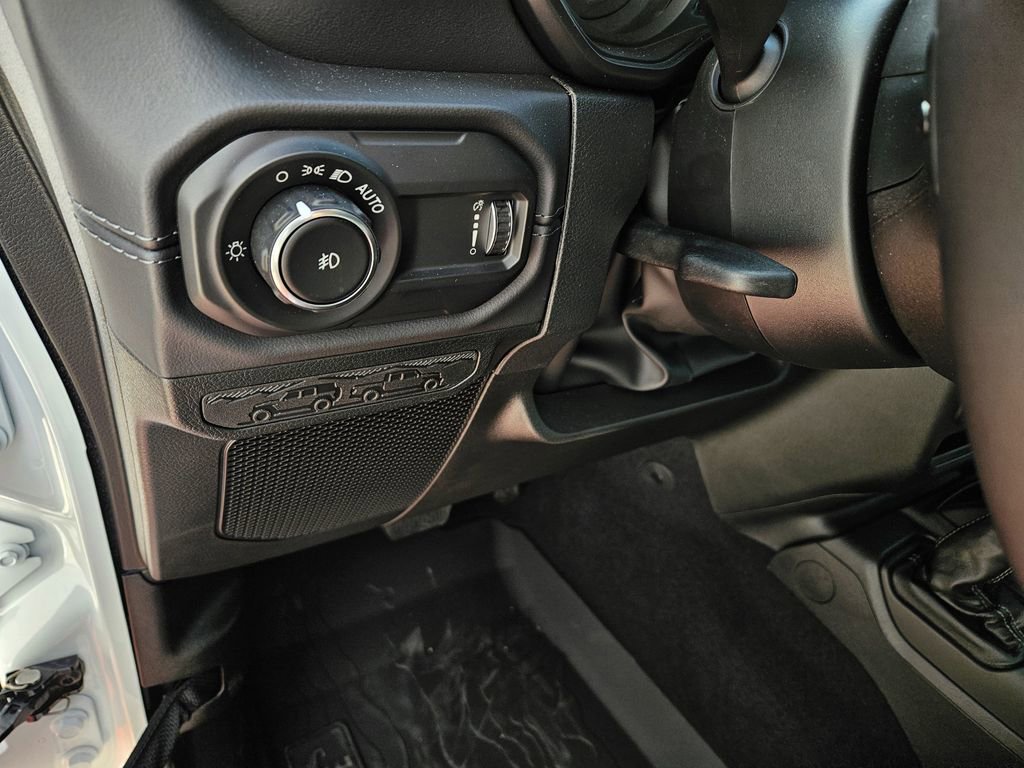 New 2026 Jeep Wrangler Unlimited Sahara AWD/4WD image 15