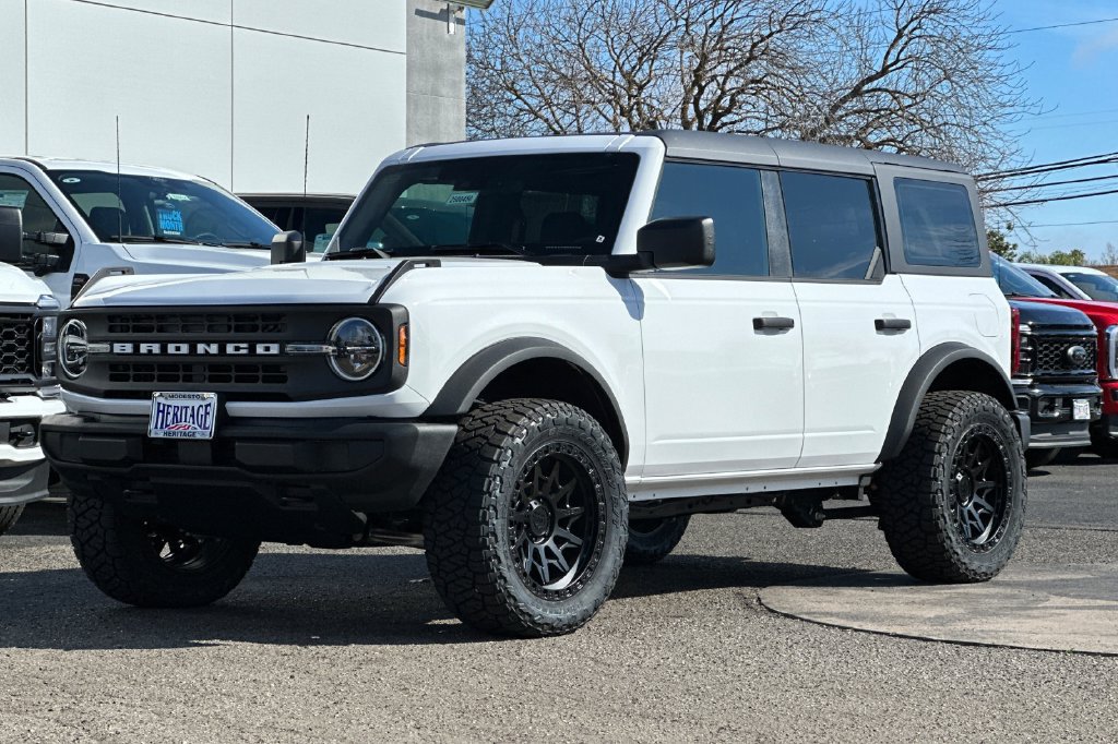 Used 2025 Ford Bronco 4-Door AWD/4WD image 8