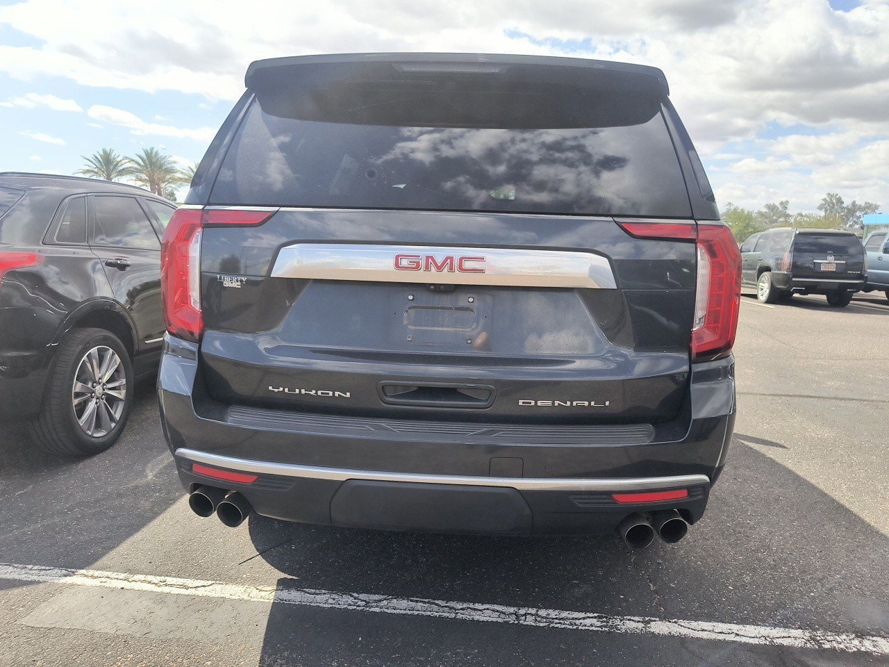 Used 2021 GMC Yukon Denali w/ Denali Premium Package image 5