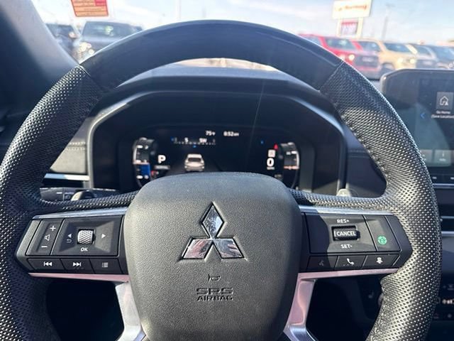 Used 2023 Mitsubishi Outlander SEL AWD/4WD image 13