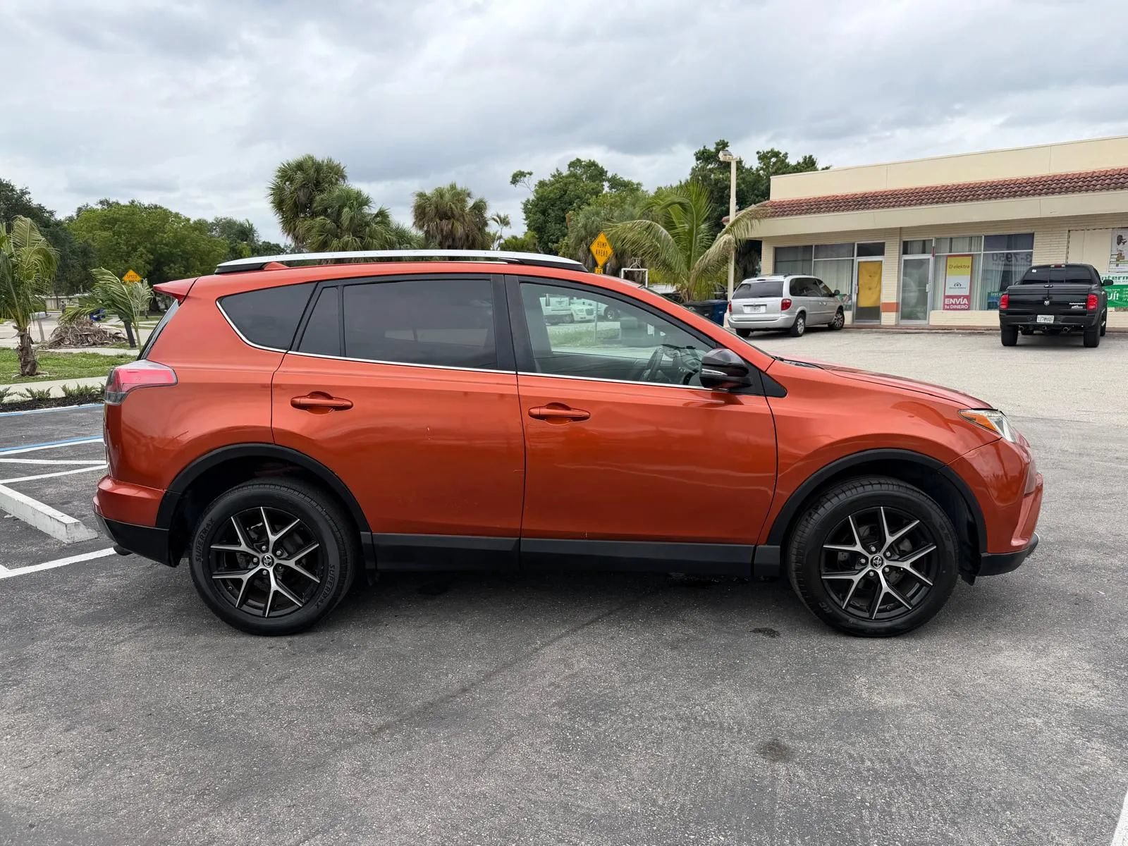 Used 2016 Toyota RAV4 SE FWD image 4