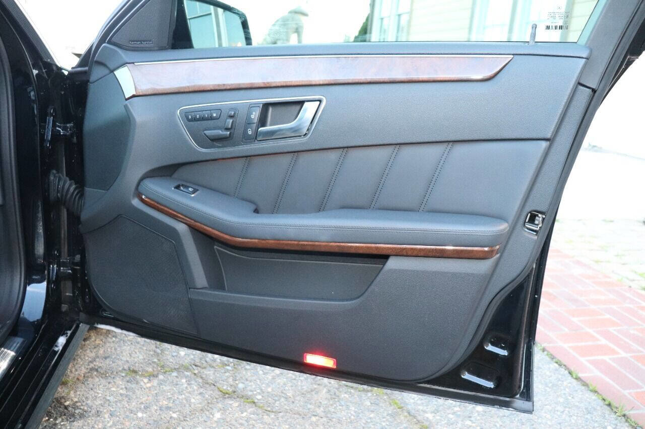 Used 2013 Mercedes-Benz E 350 Sedan image 40