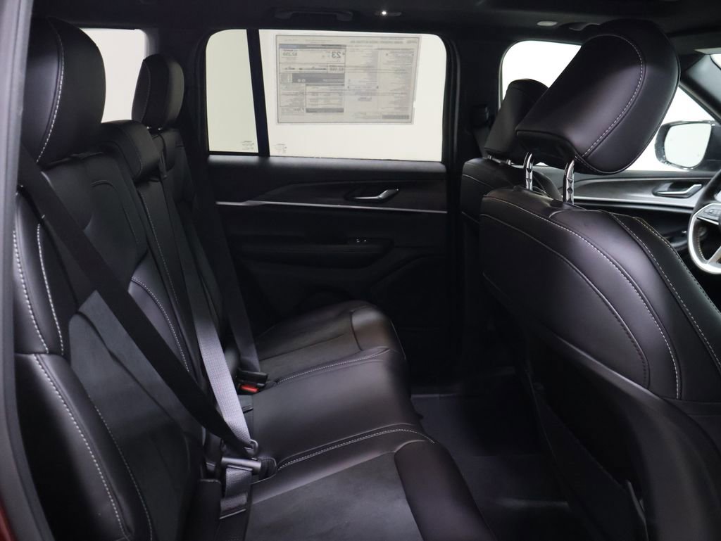 New 2026 Jeep Grand Cherokee Laredo image 16