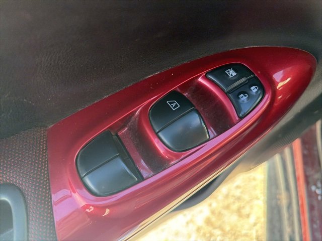 Used 2012 Nissan Juke SL image 11