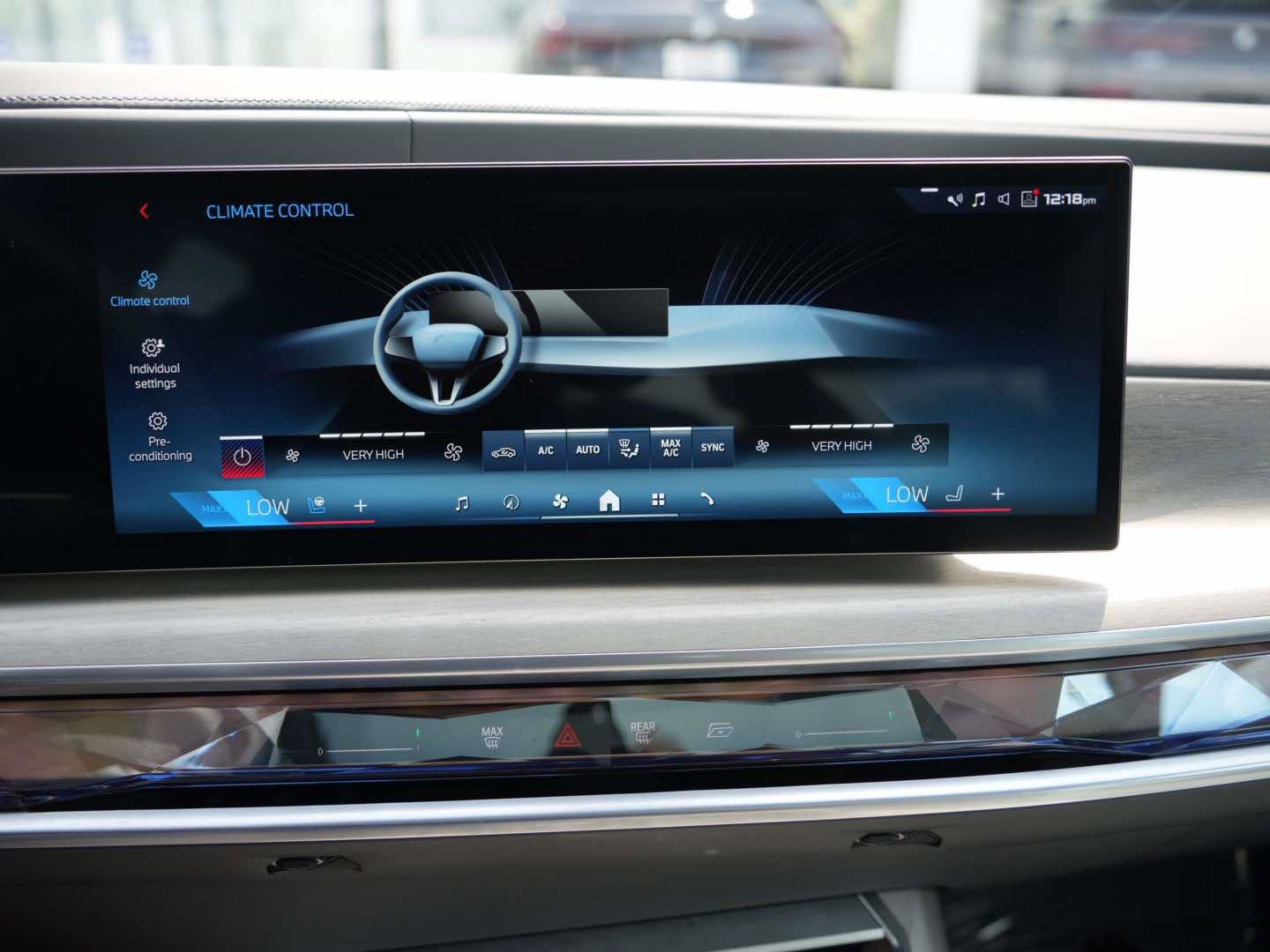 Used 2025 BMW i7 M70 AWD/4WD image 18