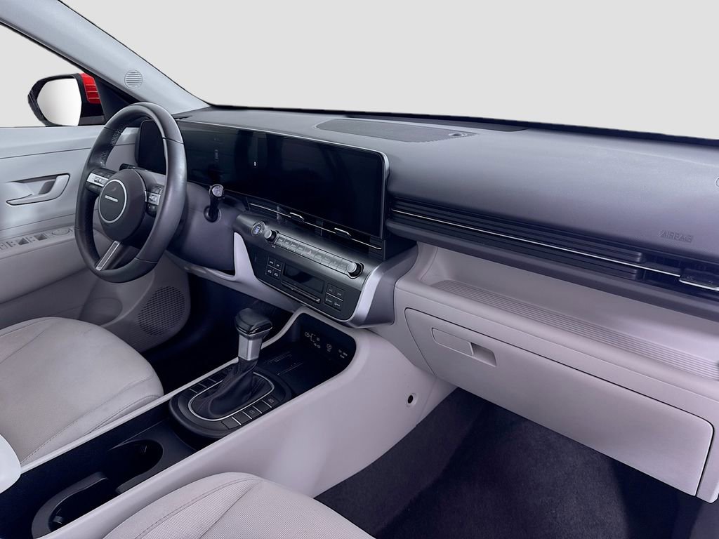 Used 2025 Hyundai Kona SEL image 30