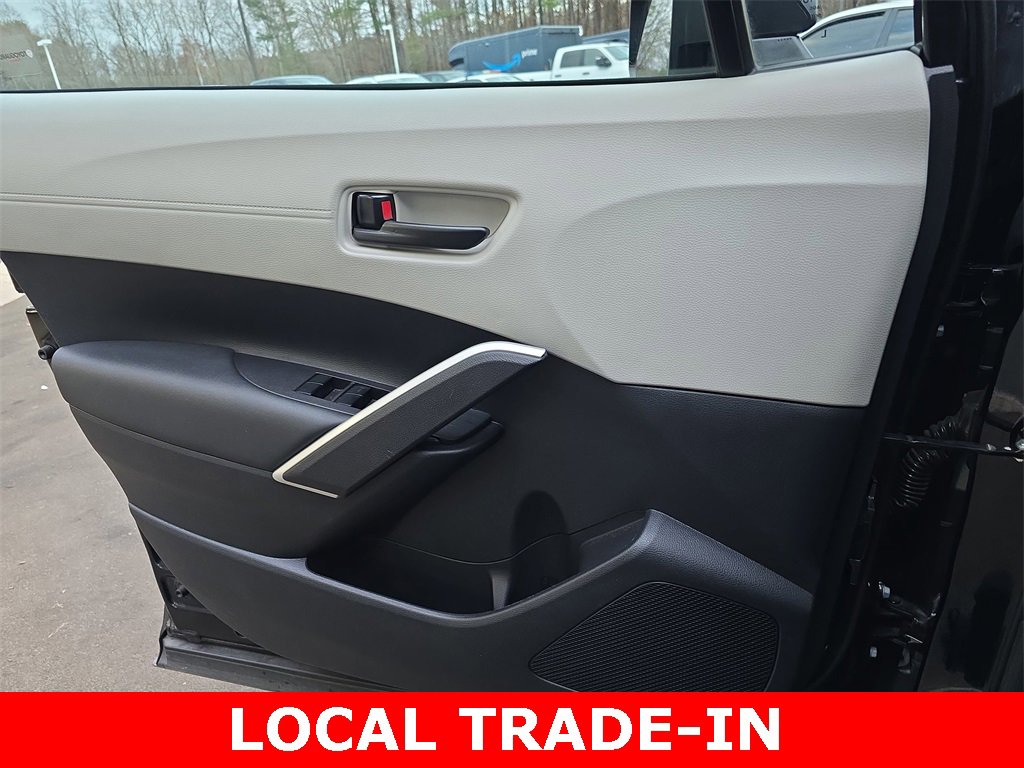 Used 2025 Toyota Corolla Cross L image 26