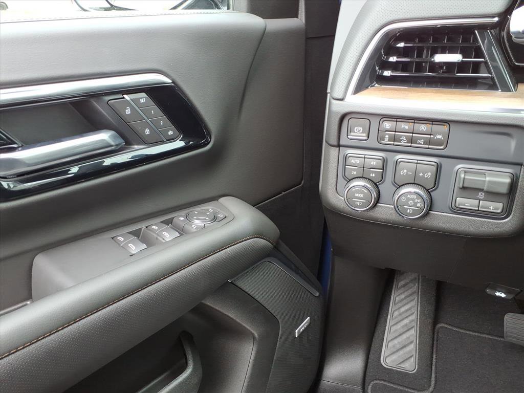 New 2026 Chevrolet Suburban High Country image 12