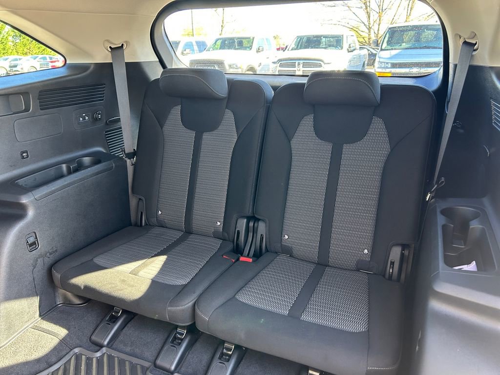 Used 2025 Kia Sorento LX image 17