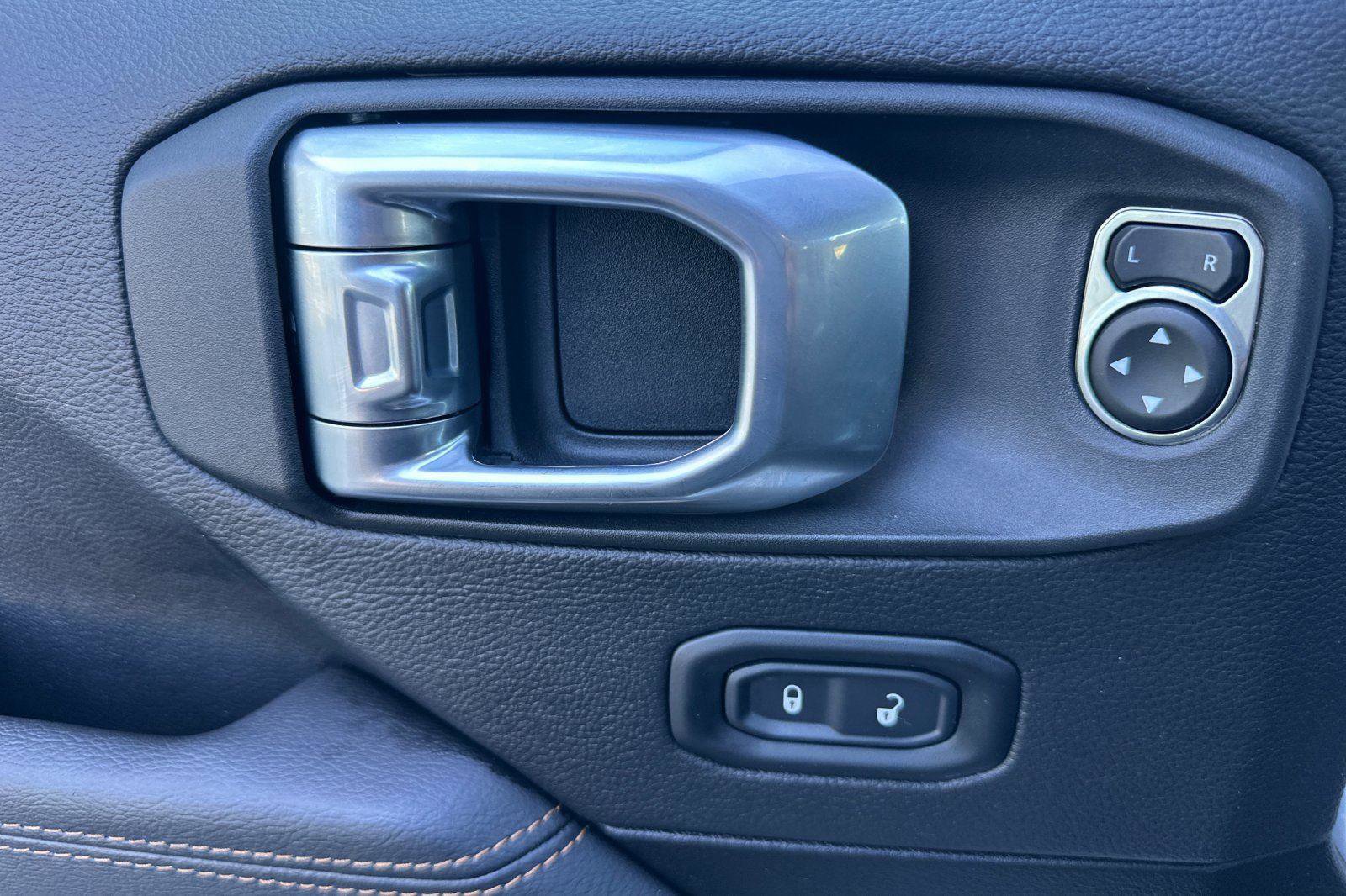 Used 2022 Jeep Wrangler Unlimited Sahara image 10