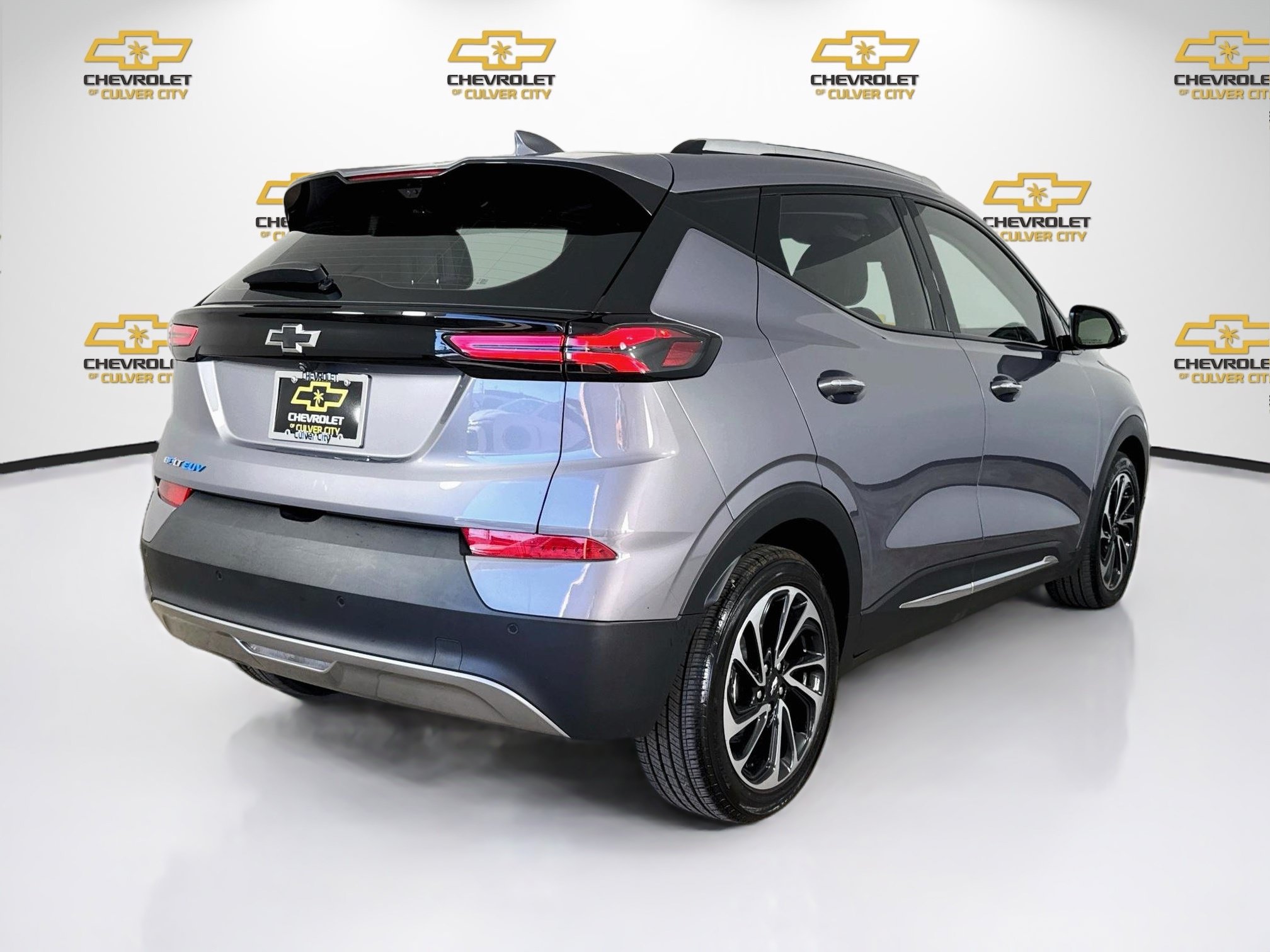 Used 2023 Chevrolet Bolt EUV Premier w/ Super Cruise Package FWD image 8