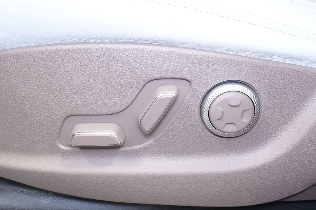 New 2026 Genesis GV70 2.5T Advanced AWD/4WD image 16