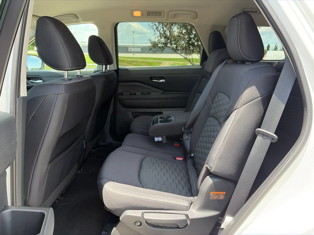 Used 2022 Nissan Pathfinder SV AWD/4WD image 37