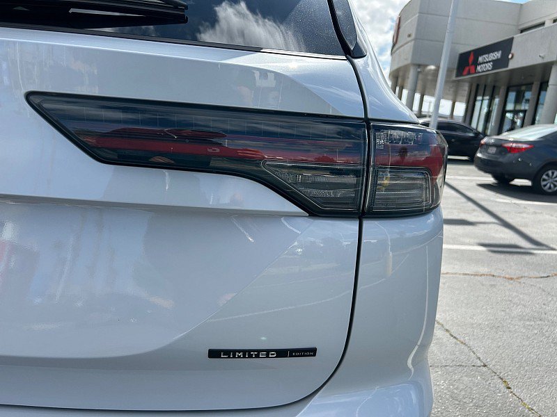 New 2026 Mitsubishi Outlander LE FWD image 13