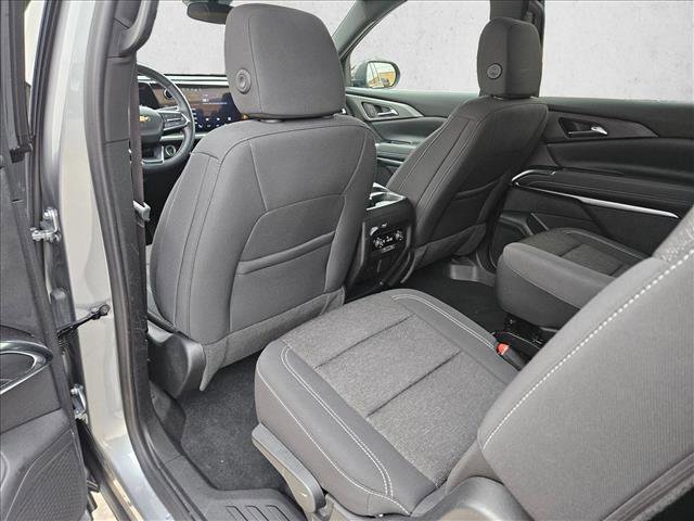 Used 2024 Chevrolet Traverse LT image 11