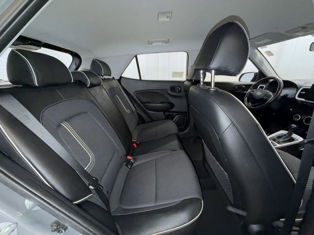 Used 2023 Hyundai Venue Limited image 5