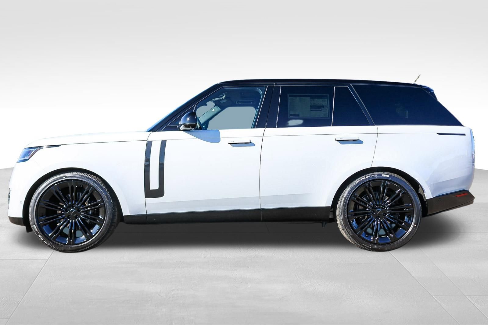 New 2026 Land Rover Range Rover SE image 8