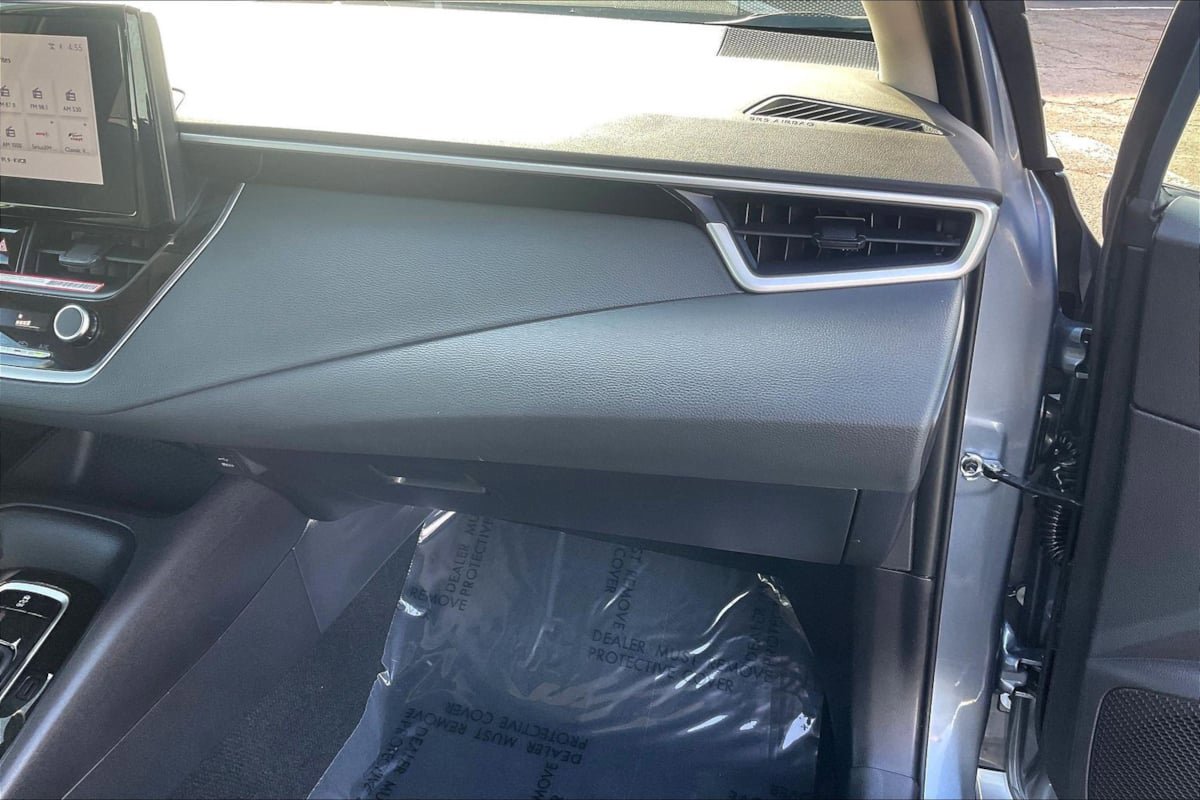 Used 2025 Toyota Corolla LE FWD image 13