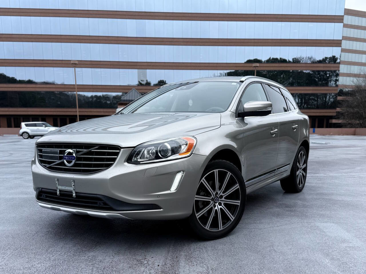Used 2015 Volvo XC60 T5 Platinum FWD image 2