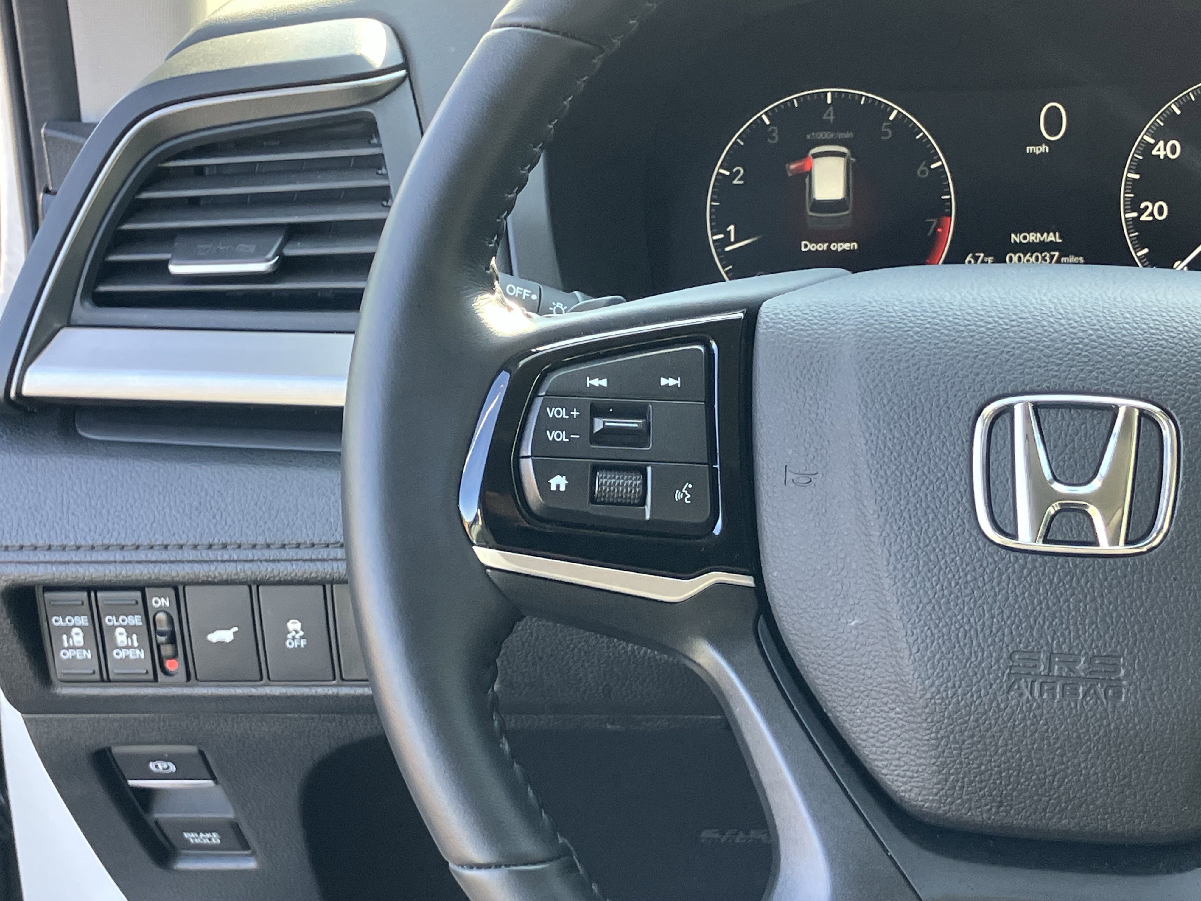 Used 2025 Honda Odyssey EX-L image 21