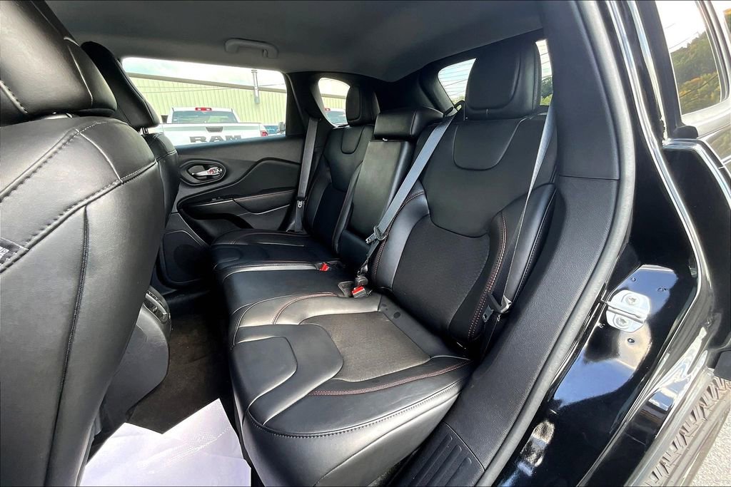 Used 2021 Jeep Cherokee Trailhawk w/ Comfort/Convenience Group image 24