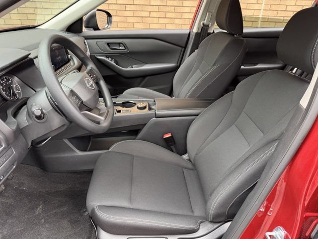 Used 2025 Nissan Rogue S AWD/4WD image 16