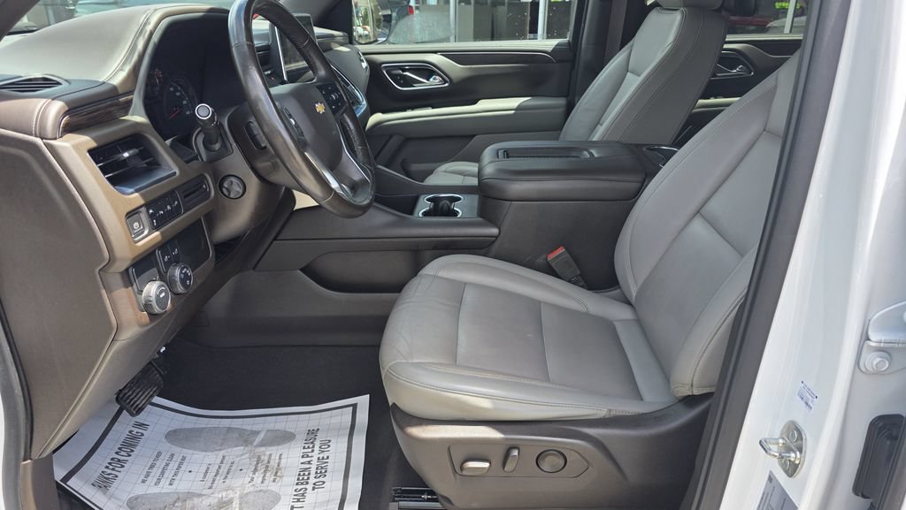 Used 2021 Chevrolet Suburban LT w/ Luxury Package RWD image 17