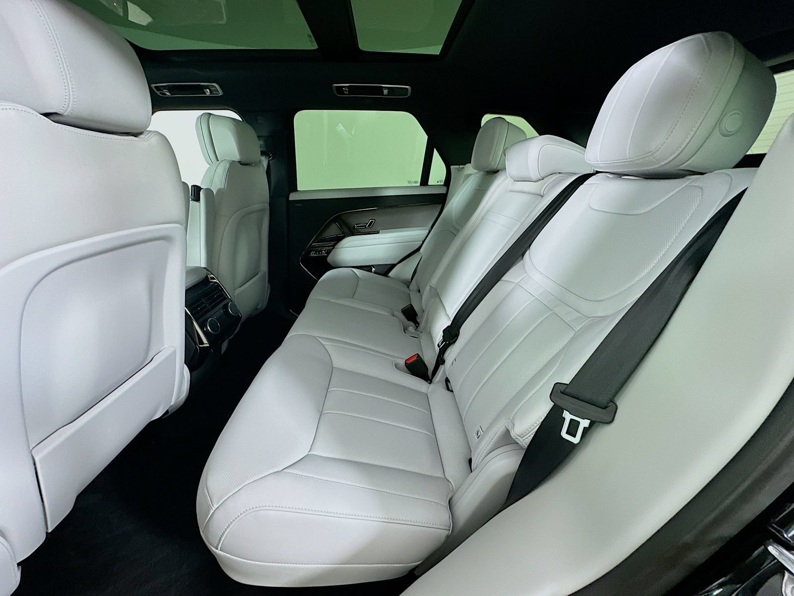 New 2026 Land Rover Range Rover Sport SE AWD/4WD image 37