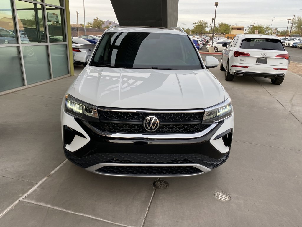 Used 2022 Volkswagen Taos SE w/ Panoramic Sunroof Package image 7