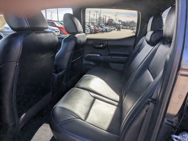 Used 2022 Toyota Tacoma Limited image 25