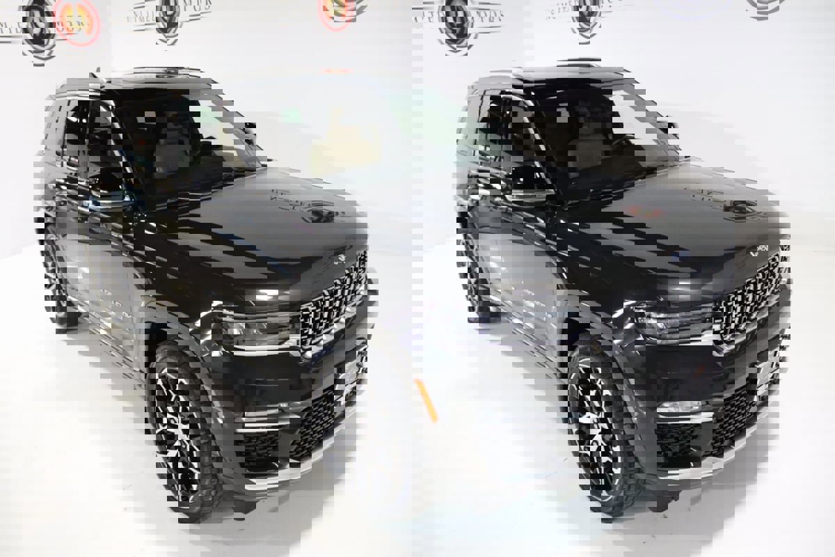 Used 2023 Jeep Grand Cherokee Summit image 7