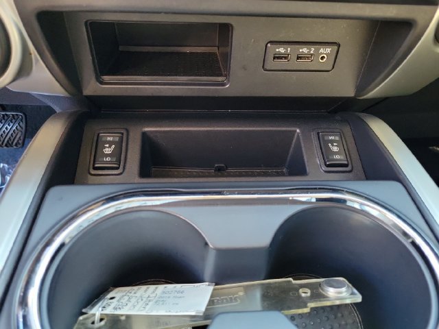 Used 2019 Nissan Titan SV w/ SV Convenience Package AWD/4WD image 30