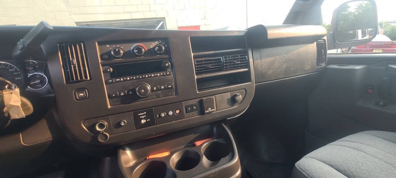 Used 2019 Chevrolet Express 3500 LT w/ LT Preferred Equipment Group RWD image 23