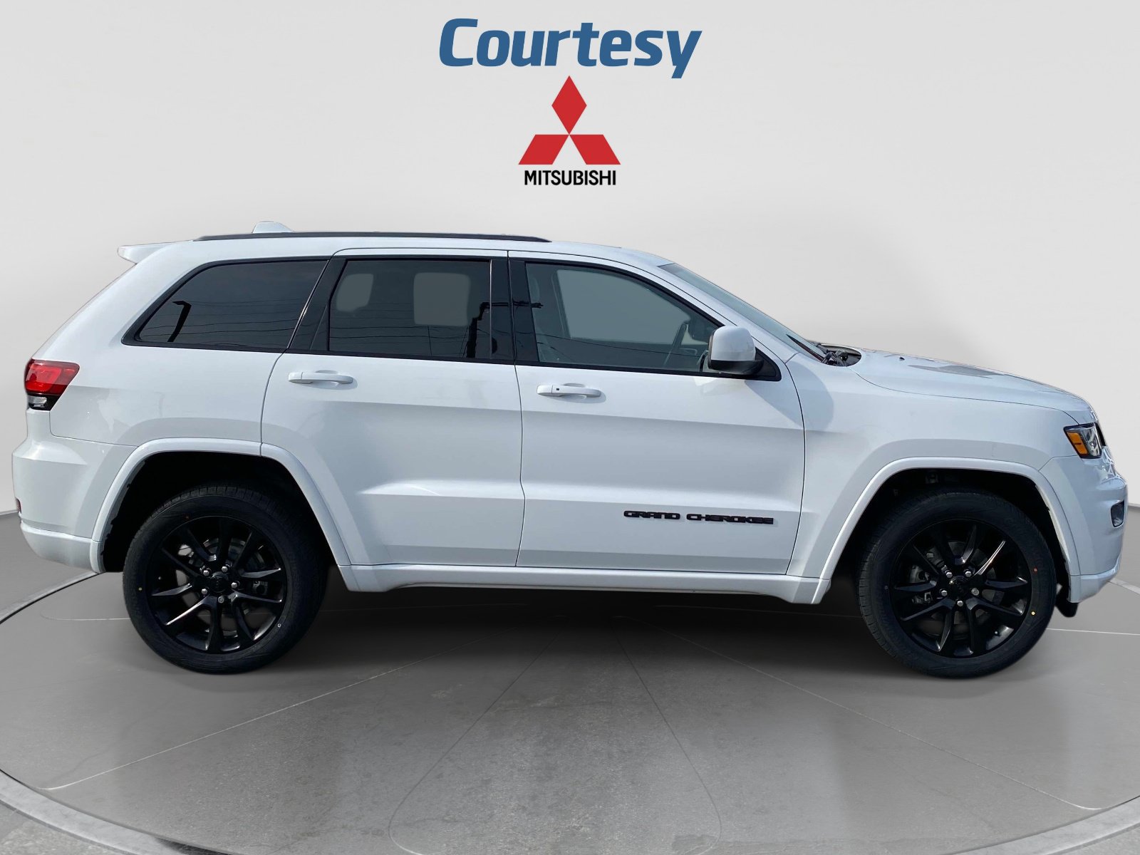 Used 2020 Jeep Grand Cherokee Altitude AWD/4WD image 8