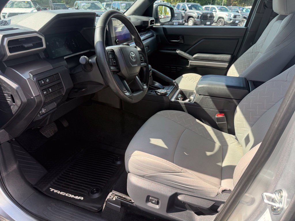 Certified 2025 Toyota Tacoma SR5 AWD/4WD image 14