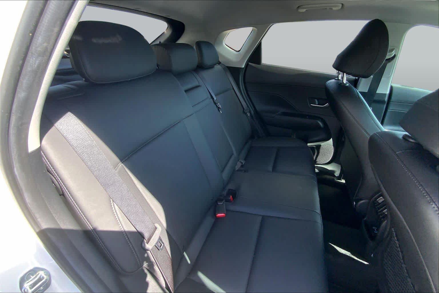 Used 2024 Hyundai Kona Limited FWD image 19
