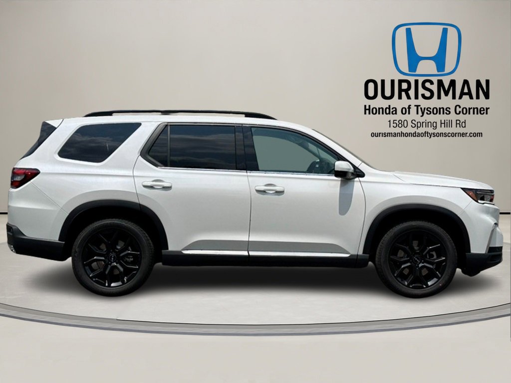 New 2025 Honda Pilot Touring image 2