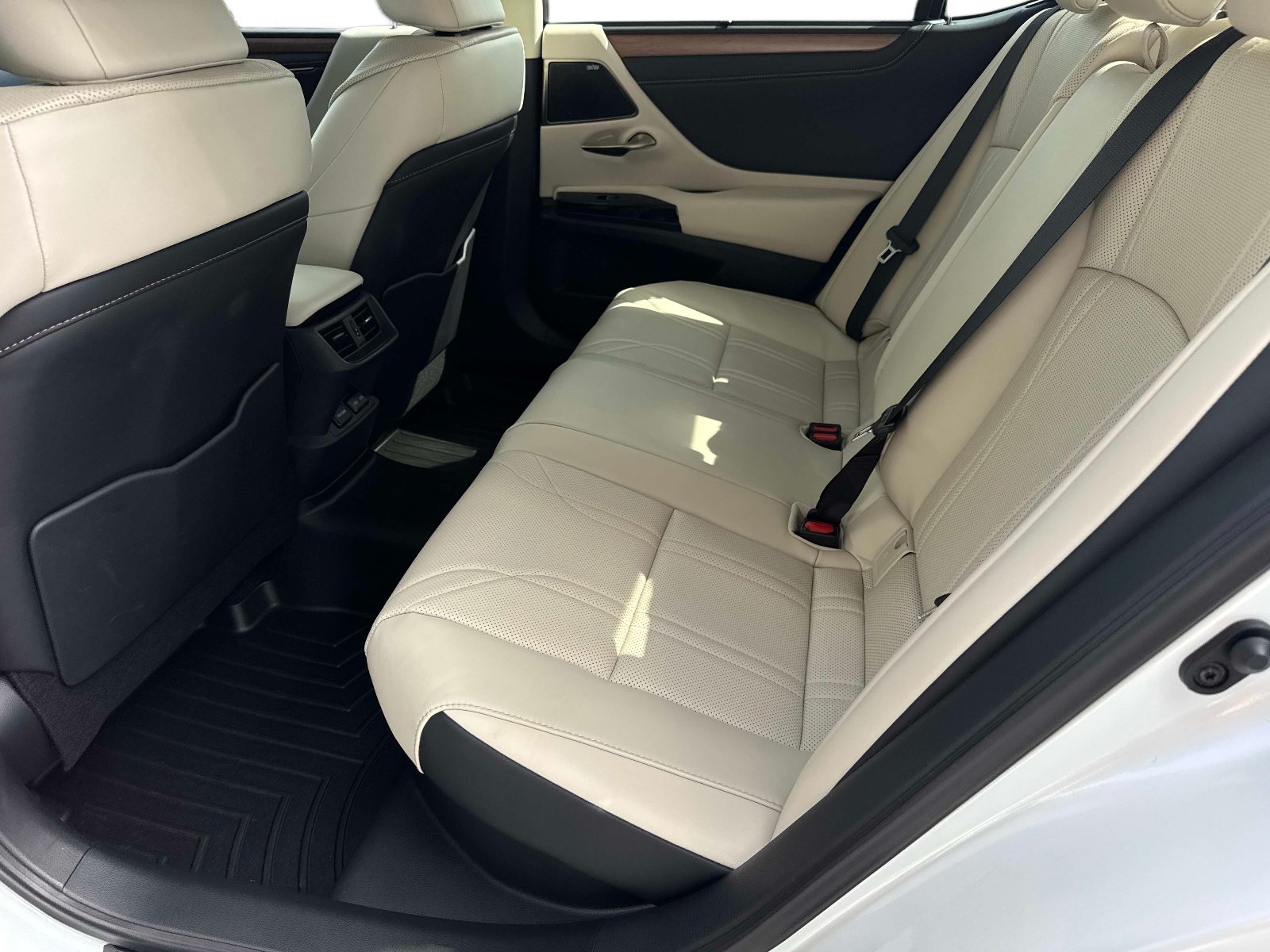 Certified 2025 Lexus ES 300h Ultra Luxury w/ Accessory Package (Z1) FWD image 13